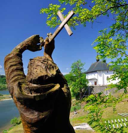 6JEZIORO ROŻNOWSKIE rezerwaty przyrody oraz zespół przyrodniczo-krajobrazowy. Jedną z atrakcji okolicy jest kościół w Tropiu. Świątynia należy do najstarszych w tej części Polski.