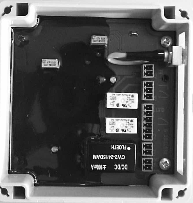 Naprawy 7 25 Wymiana modułu oceny czujnika przepełnienia (opcja) Ważne uwagi Rys. 7 37 Moduł oceny znajduje się na drzwiczkach szafki elektrycznej. Nie wolno zmieniać długości kabli czujnika.
