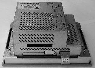 Panel sterowania nr kat. 207023 i nr kat. 207850 (pierwsza generacja) B 5 Wymiana baterii Bateria podtrzymuje zasilanie zegara czasu rzeczywistego i zapobiega utracie danych w razie awarii zasilania.