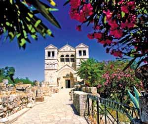 Współczesny Kościół Rozmnożenia zbudowano na miejscu bizantyjskiej świątyni, w której zachowała się kolorowa posadzka podłogowa.
