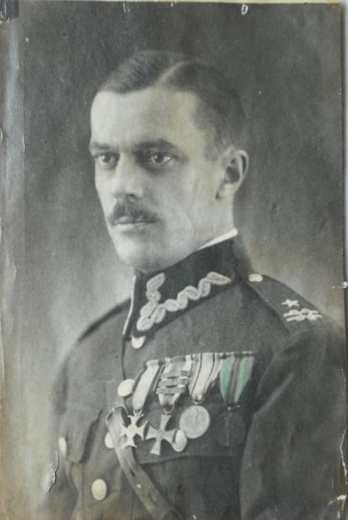 GRZEGORZ GOŁĘBIEWSKI PODPUŁKOWNIK JANUSZ MOŚCICKI - OFICER WP (1920-22) i LWP (1945-48) Mjr Janusz Mościcki ( archiwum rodzinne Grażyny Mościckiej Nowak) Najbardziej znaną postacią obrony Płocka w