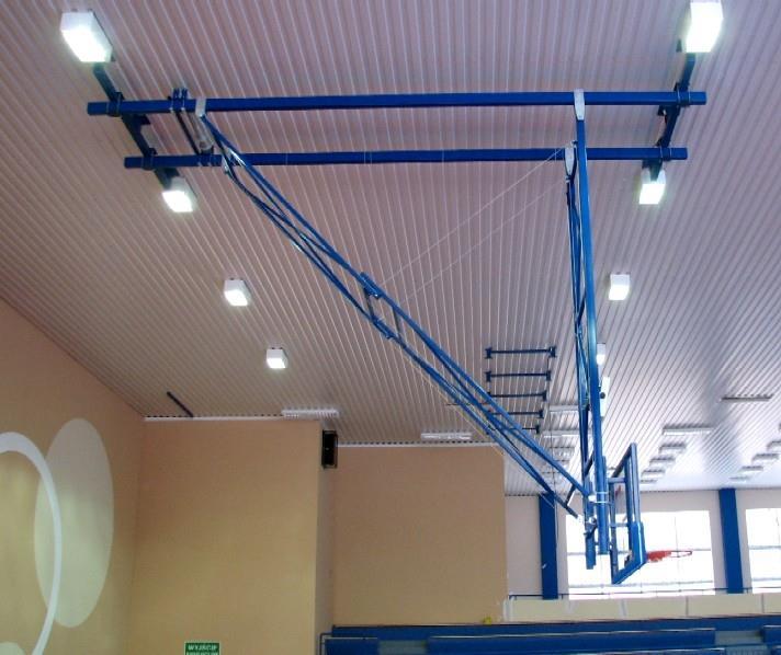 18. Kosz do koszykówki opuszczany z napędem elektrycznym Konstrukcja podwieszana z napędem elektrycznym wykonana z profili stalowych zamkniętych.