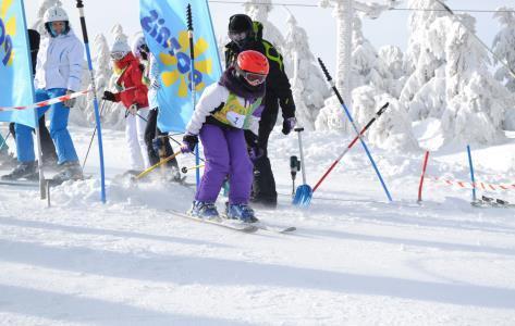 NARTY I SNOWBOARD: OŚRODEK NARCIARSKI MAŁE CICHE Piękna panorama Tatr, nowoczesna kolej krzesełkowa i wyciągi orczykowe, doskonale przygotowane trasy, wypożyczalnia sprzętu, serwis, szkoła