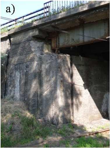 Awarie obiektów mostowych i drogowych 1013 i ubytki betonu na skrzydłach (rys. 10c). Stwierdzono również znaczną degradację (korozję) betonu.