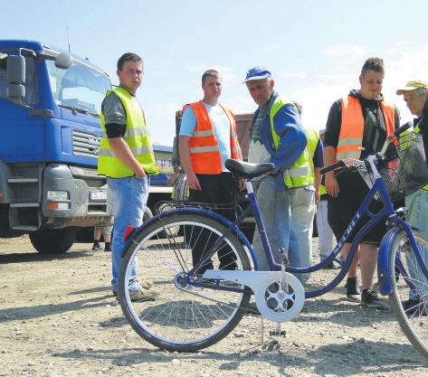 Przychodzą rachunki za prąd i gaz i co? Nawet na buty nie mam, proszę pani - żali się jeden z pracowników. - Mam syna 2-letniego i córkę 3-miesięczną.