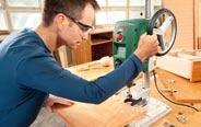 Ergonomiczne pokrętło umożliwia wiercenie z dużą dokładnością i precyzyjnie określoną głębokością.