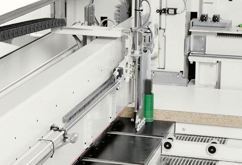 Specjalna budowa pozwoliła na wprowadznie potrujnego systemu odpylania który znacznie polepsza jakość odprowadzania wiórów.