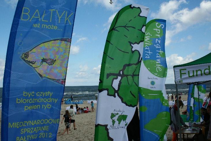 Barefoot Beach Rescue Project 5 akcji sprzątania plaż Warszawa 20 czerwca Hel, Chałupy 20-21 lipca Gdynia i Krynica Morska 2-3 sierpnia - akcja informacyjno edukacyjna (plakaty, ulotki, stoisko
