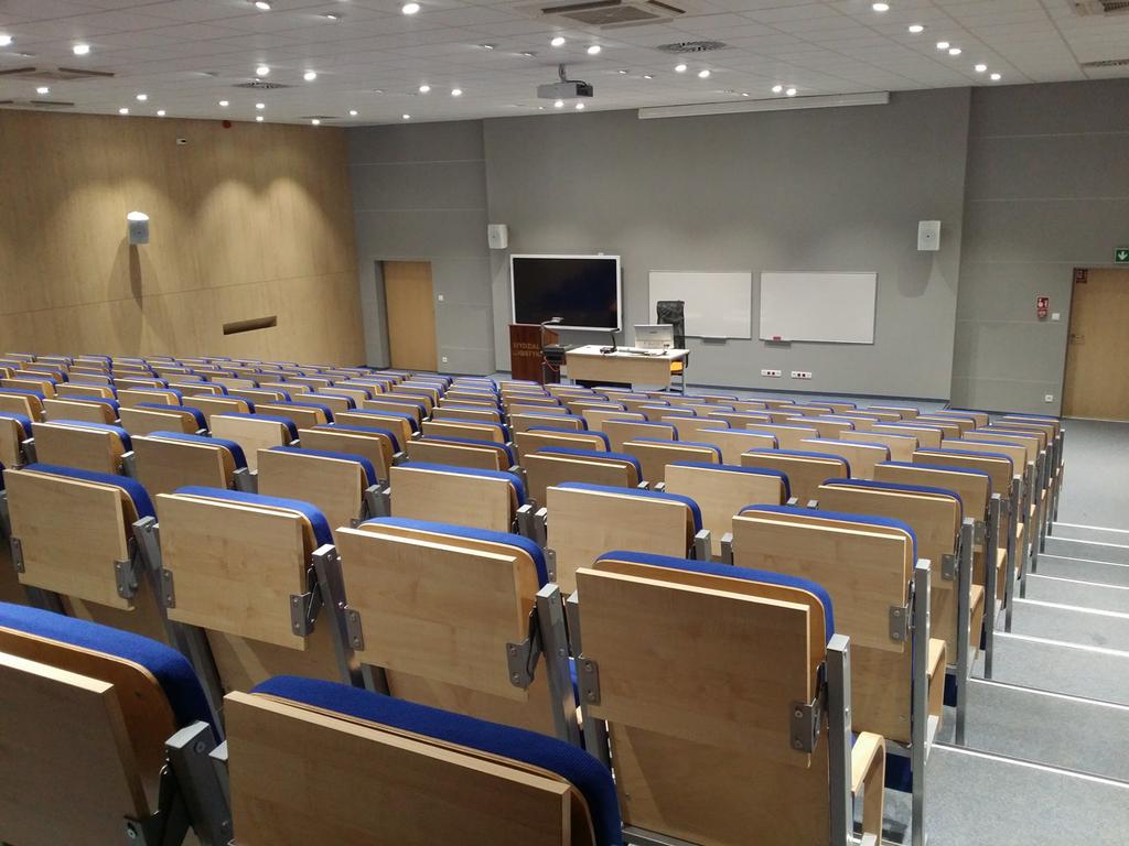 INFRASTRUKTURA DYDAKTYCZNA Wydział Logistyki dysponuje siedemnastoma salami wykładowymi oraz 5 dobrze wyposażonymi laboratoriami.