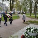 uczestnicy uroczystości w asyście harcerzy