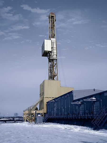 Wieże wiertnicze typu Cluster Slider Rigs Waga wieży w zależności od głębokości wiercenia od 250 t do 450 t.