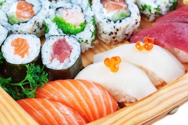 TUŃCZYK Nigiri Nigiri Tataki Gunkan tatar tuńczyk Hosomaki tuńczyk Uramaki tuńczyk, rzepa oshinko, majonez Maki tuńczyk, ogórek, szczypior, majonez, sałata Maki pieczony tuńczyk, avokado, serek