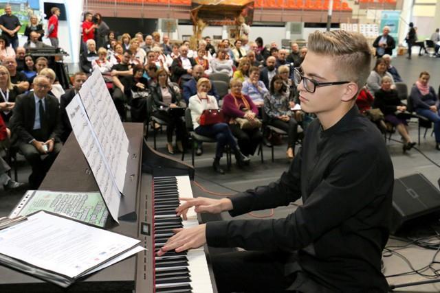 integracji środowiska, szeroką promocją obszaru rozumianego jako terytorium, ale i