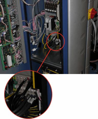 Instalacja 3 5 Zasilanie elektryczne UWAGA: Zasilać tylko napięciem podanym na tabliczce znamionowej. Dopuszczalna odchyłka napięcia od wartości znamionowej wynosi 10%.