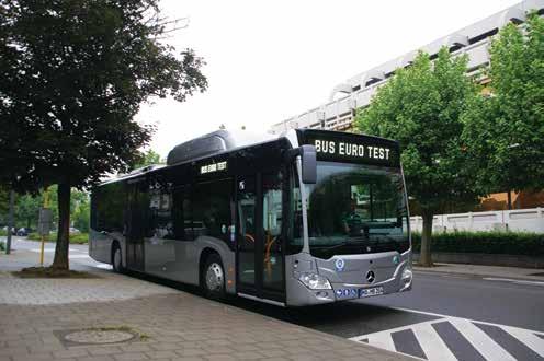 Charakterystycznym elementem Citaro NGT jest obudowa butli, zamontowana na dachu pojazdu. Fot.