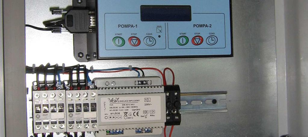 pływakowych sygnalizatorach poziomu w przypadku awarii sondy hydrostatycznej, - załączanie/wyłączanie wyjścia bezpotencjałowego (opcja) umieszczonego na listwie zaciskowej.