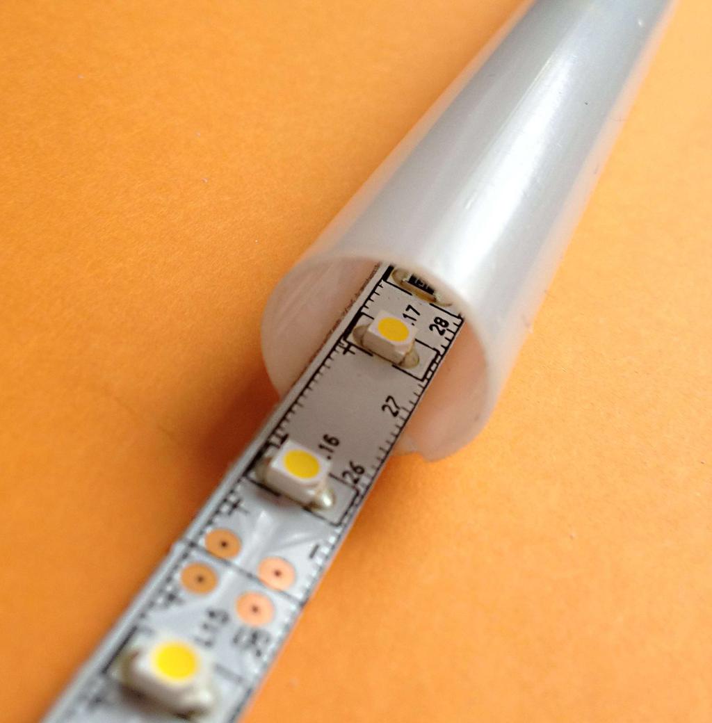 80 Akcesoria do rur typu LED: Numer katalogowy Opis Szerokość Kolor jm Cena netto w zł 1 LZP16 Zaślepka pełna 16 mm biały szt 1.88 2 LZO16 otworem 16 mm biały szt 1.