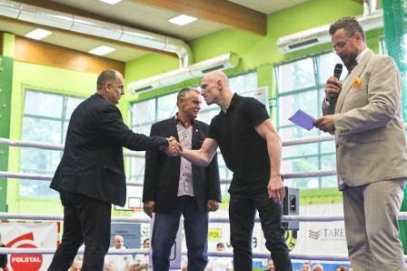 świata. Podczas imprezy odbył się także pokaz kick-boxingu w wykonaniu Szymona Wąsa, mistrza Polski i Cezarego Podrazy, wielokrotnego mistrza świata.
