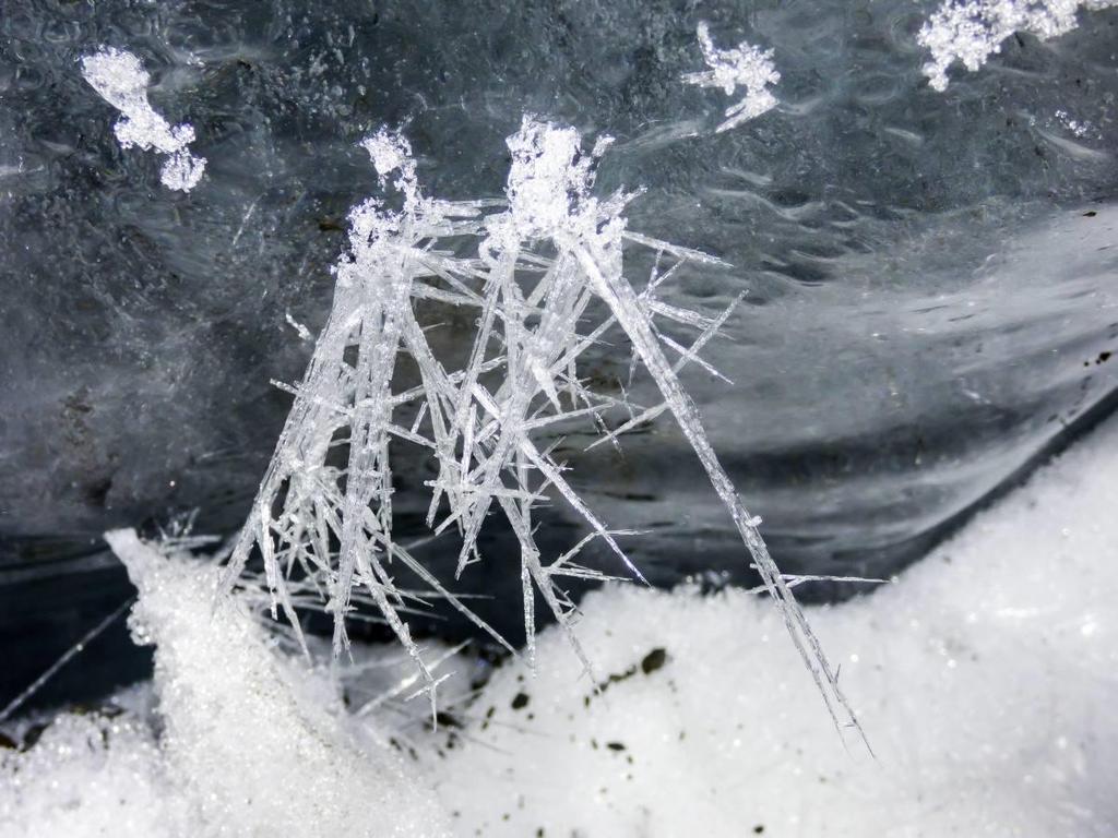 The ice forms in the Crystal Cave (Mateusz Mandat) Fot.4.