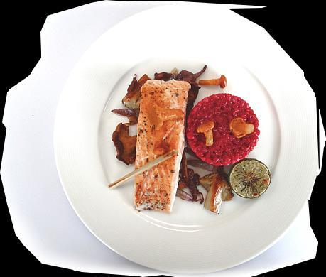 1,3,4 Salmon served with a beetroot and pear barley risotto and mushroom ragout. 1,3,4 170g/120g/100g 3 Dorsz gotowany sous-vide 3,4 podawany na jarmużowych chipsach oraz puree z pietruszki.