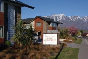 rejonie Cetral Oatago. 2 noclegi w Queenstown Motel Apartments, wygodnie zlokalizowanym przy 62 Frankton Road, 700 metrów od centrum miasta.