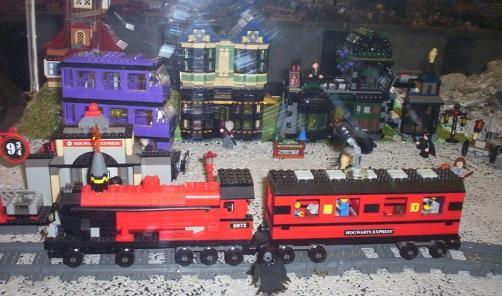 Oglądaliśmy różne budowle z klocków Lego. Potem poszliśmy do mini kina.