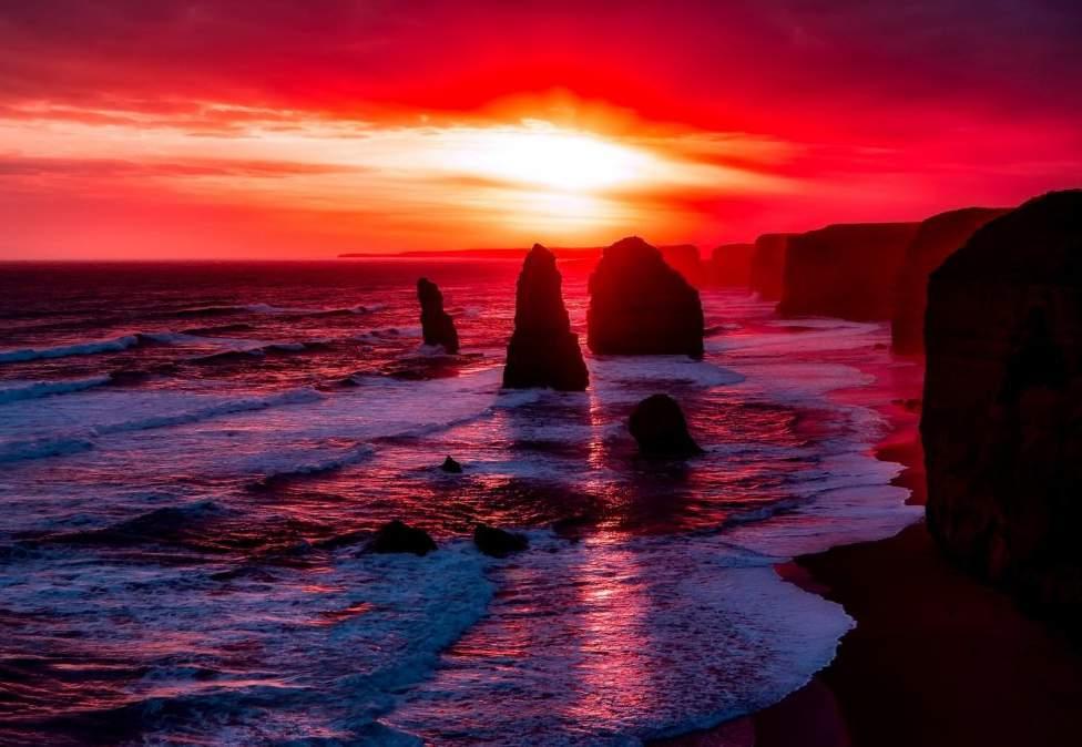 Dwunastu Apostołów fot. pixabay KIEDY JECHAĆ? S e z o n n a A u s t r a l i ę Odpowiedź nie jest taka oczywista. Australia to gigantyczny kraj.