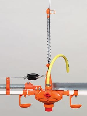 Systemy pojenia czysta woda pitna w odpowiedniej ilości Zapewnienie ptakom świeżej wody pitnej jest niezwykle istotne dla osiągnięcia optymalnych wyników produkcyjnych.