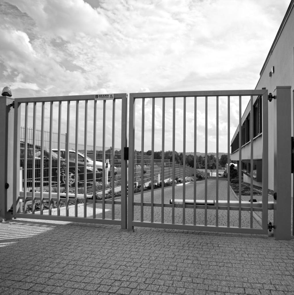 OGRODZENIA PRZEMYSŁOWE BRAMA DWUSKRZYDŁOWA Z NAPĘDEM (PL - 1/1) (EU - 1/2) INSTRUKCJA ORYGINALNA Instrukcja Instalowania i Obsługi EN RU Technical Documentation Installation and Operating