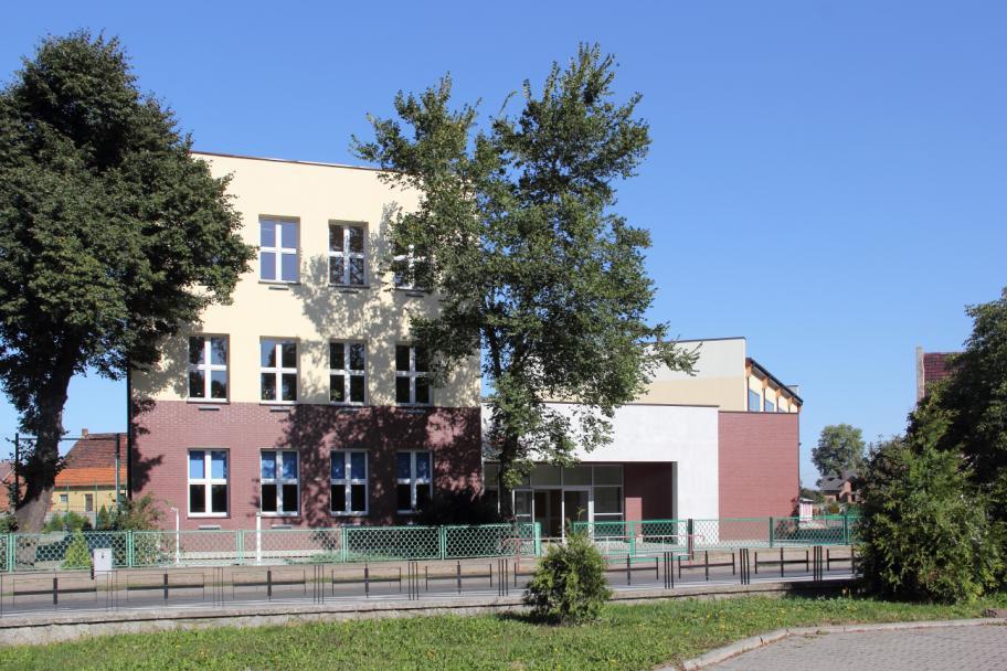 im. Adama Mickiewicza w Skalmierzycach Dyrektor: Małgorzata Sulewska Adres: