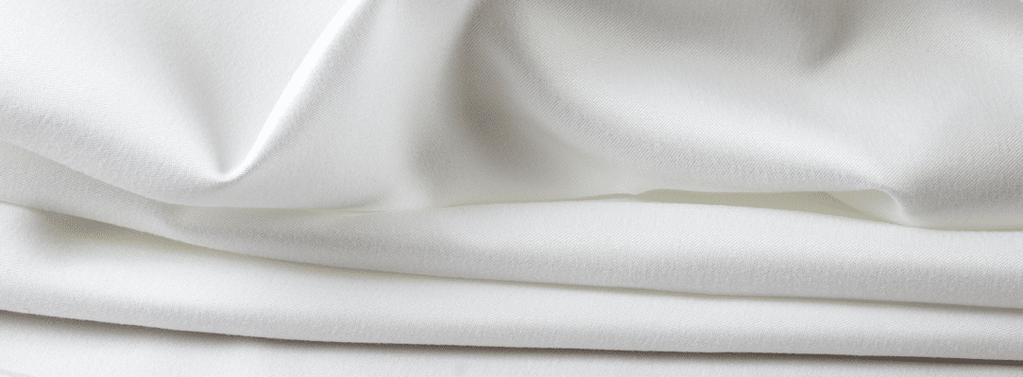 Nazwa tkaniny - SOFT Skład: 100% poliester Szerokość tkaniny: 140 cm Gramatura: 190 gr/m2 Cechy: Gładka,