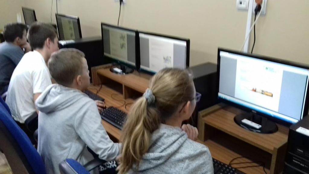 Konkurs Wiedzy o Bezpieczeństwie Ruchu Drogowego Starsi uczniowie naszej szkoły przystąpili do Szkolnego Konkursu Wiedzy o Bezpieczeństwie Ruchu Drogowego.