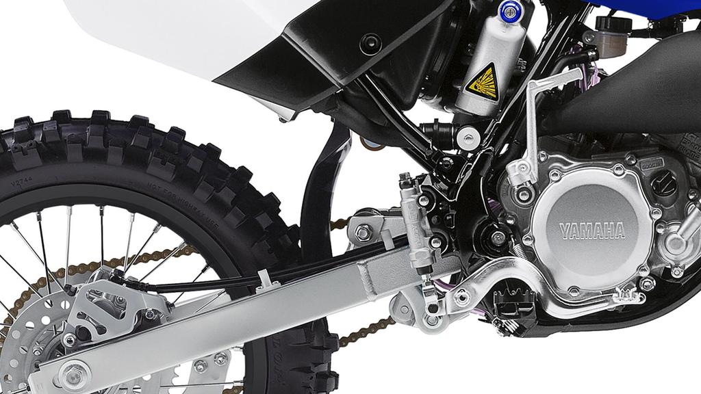 Odwrócony przedni widelec YZ85 wyposażono w wiele technologii, które wcześniej były przeznaczone do motocykli crossowych o większej pojemności.