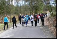 Po tradycyjnej rozgrzewce w Lasce ruszyliśmy na 16-kilometrową trasę biegnącą wzdłuż rzeki Kulawy i