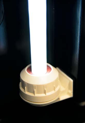 70 ŚWIETLÓWKI LED T5 / LED TUBES T5 KATALOG 2017/18 W celu prawidłowego działania, konieczna jest wymiana oprawki hermetycznej z T8 na T5 o stopniu ochrony minimum IP67.