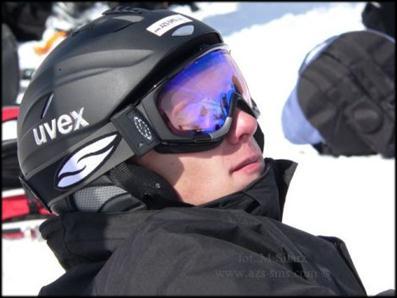 Tomasz Kowalczyk Lat 21, mieszka w Szczawnicy, większość czasu spędza w Zakopanem lub Krakowie. Na Snowboardzie jeździ od 8 lat. Wieloletni członek kadry narodowej Polskiego Związku Snowboardu.