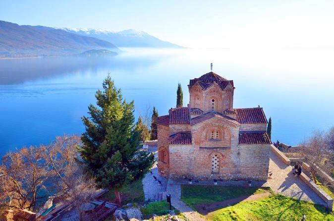 Dzień 3: Ohrid zwiedzanie miasta - Ohrid jest uważane za jeden z najważniejszych miejsc historycznych i jednocześnie jeden z najbardziej interesujących kierunków turystycznych w Europie.