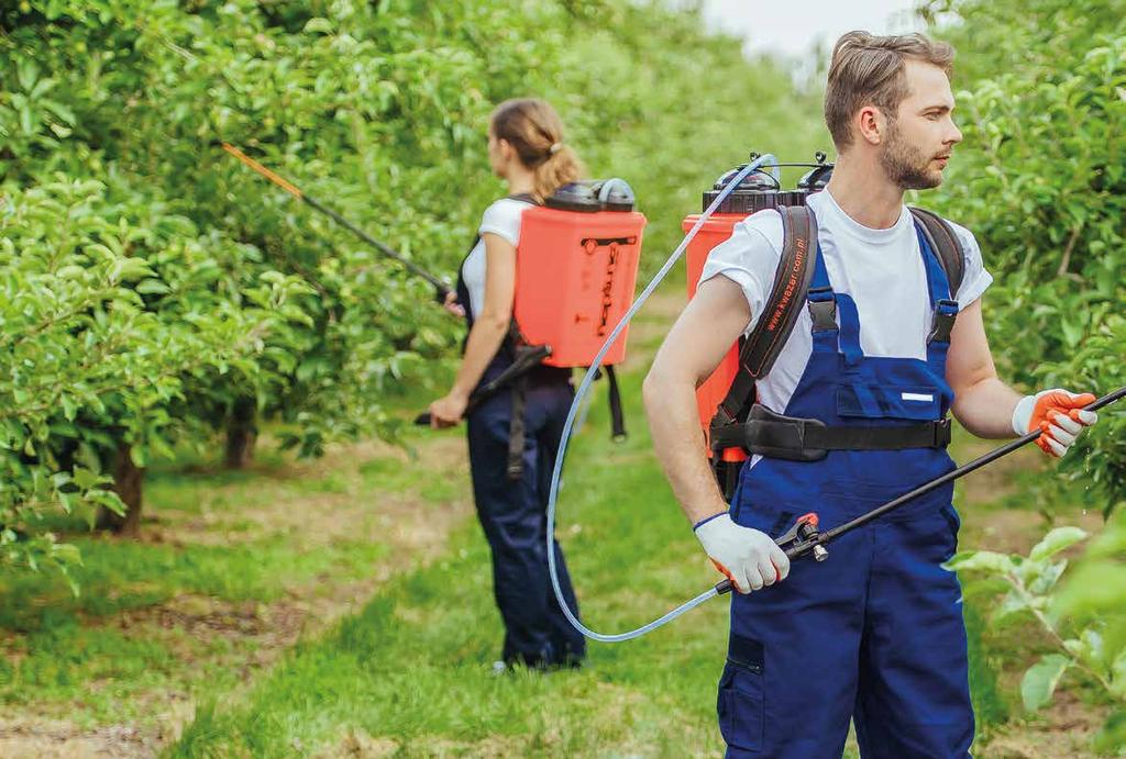 OPRYSKIWACZE PLECAKOWE WYGODNY I WYDAJNY Opryskiwacz plecakowy NEPTUNE SUPER o pojemności 15l to profesjonalne urządzenie do aplikacji środków ochronnych w sadach, na plantacjach roślin ozdobnych,