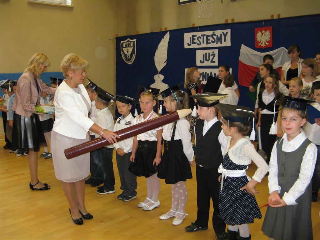 klas pierwszych Szkoły Podstawowej nr 23 w Bytomiu złożyli uroczyste To ważne wydarzenie ślubowanie poprzedzone było występami dzieci z klas pierwszych, które zostały przygotowane przez