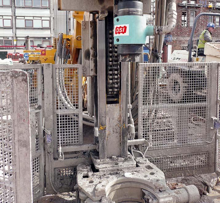 Akcesoria systemu DYWI Drill Mufa do iniekcji dodatkowej DYWI Drill W rozwiązaniu standardowym, do przestrzeni pierścieniowej między żerdzią i gruntem wprowadzany jest zaczyn poprzez otwór wylotowy