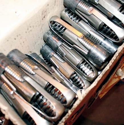 Kotwy mechaniczne Obszary zastosowań Planowe kotwienie w górnictwie podziemnym i drążeniu tuneli Stabilizowanie warstw skalnych w skrzydle wiszącym uskoku Zawieszenia funkcjonalne Podstawowe zalety