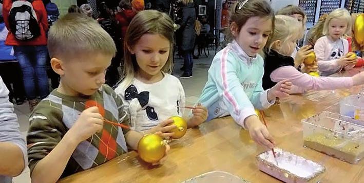 Wszelkie okrągłe ozdoby choinkowe w tradycji chrześcijańskiej symbolizują harmonię.
