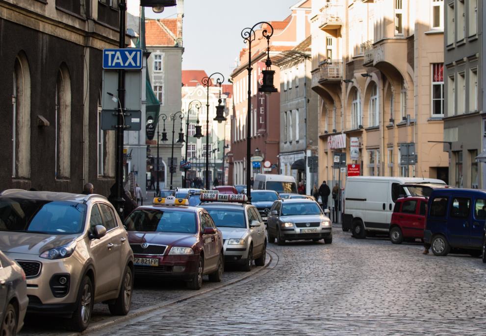 Międzymoście Łącznie ok. 26 miejsc postojowych. Postoje zlokalizowane na: - ul. Szkolnej zmniejszony - ul. Wielkiej - 23 lutego - ul.
