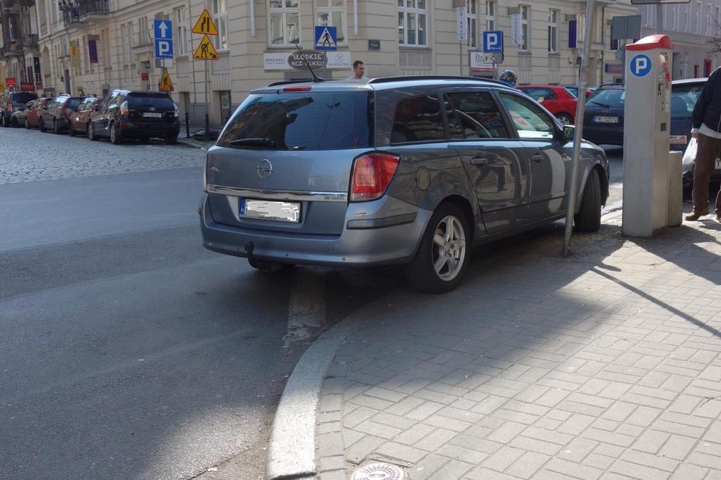 Uporządkowanie parkowania aut przy trzech skrzyżowaniach OBECNIE: