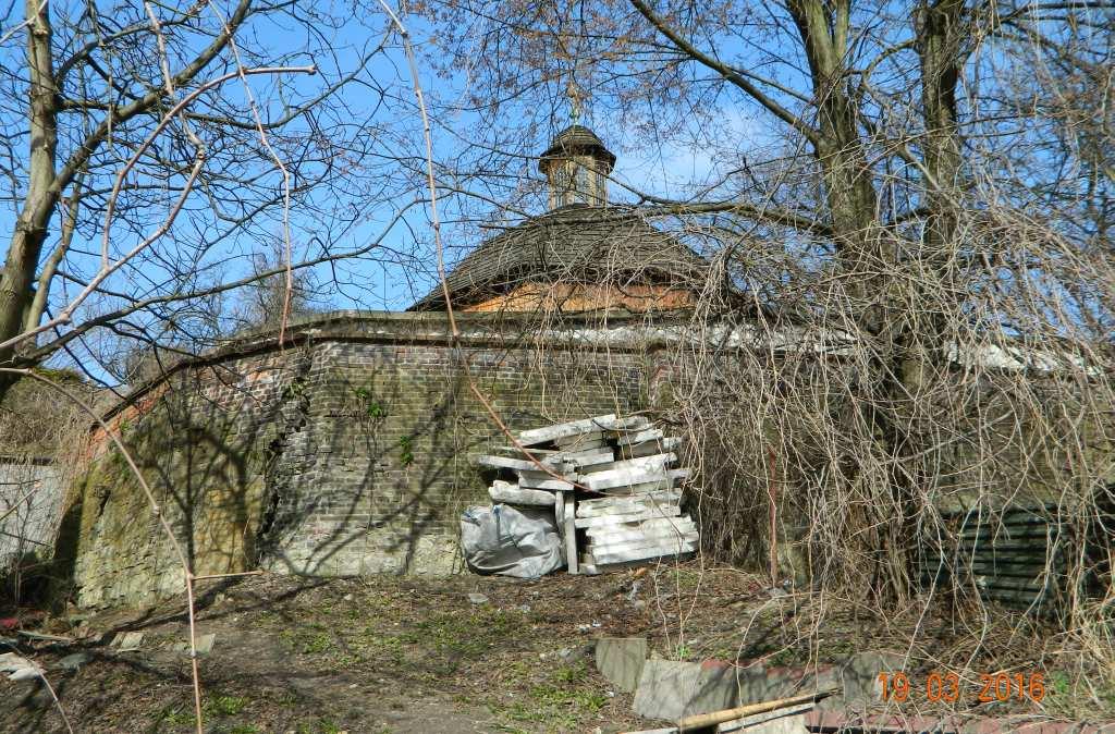 22 Fot. nr 32. Spojrzenie z ulicy Ks.