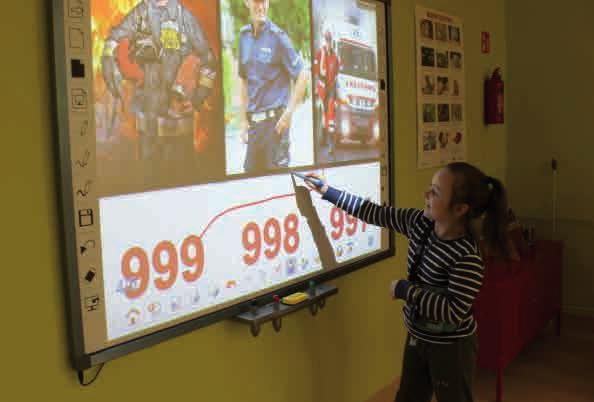 Dzieci w sali Ognik będą mogły zobaczyć na własne oczy jak rozprzestrzenia się dym w realnych warunkach pożaru, jak działają czujki czadu i dymu, nauczą się jak prawidłowo wezwać służby ratownicze a