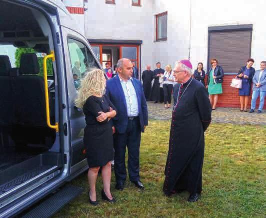 Nowe samochody dla niepełnosprawnych Caritas Diecezji Siedleckiej zakupiła i przekazała dwa 17-osobowe autobusy dla Warsztatów Terapii Zajęciowej w