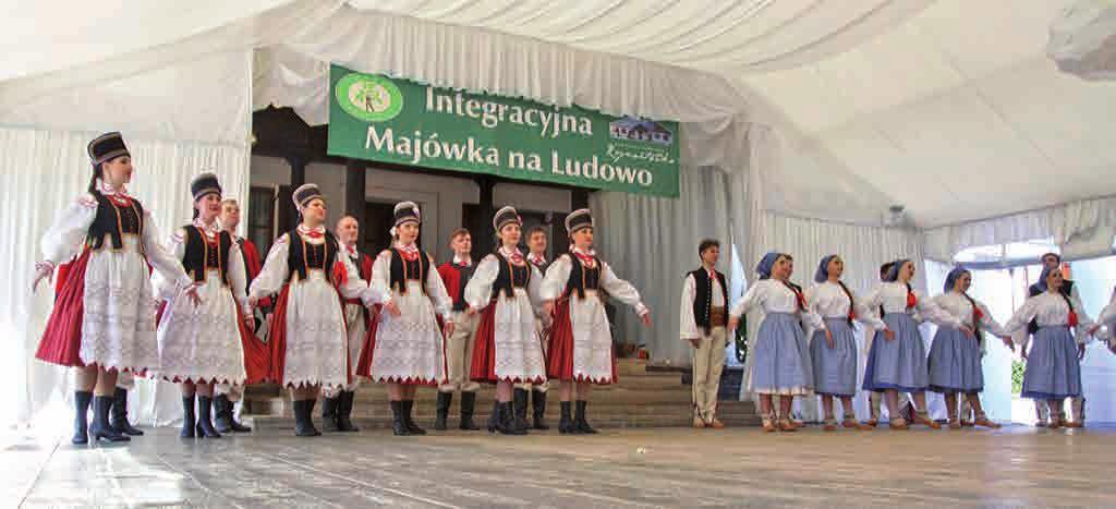 Dla gości zatańczyli i zaśpiewali również: Zespół Pieśni i Tańca Politechniki Warszawskiej oraz Zespół Folklorystyczny Kumonky z Powiatu Dubno na Ukrainie.