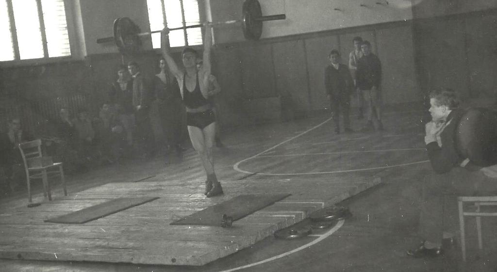 260,0 kg rok 1968 mistrz województwa seniorów z wynikiem 272,5 kg rok 1970 mistrz województwa seniorów z
