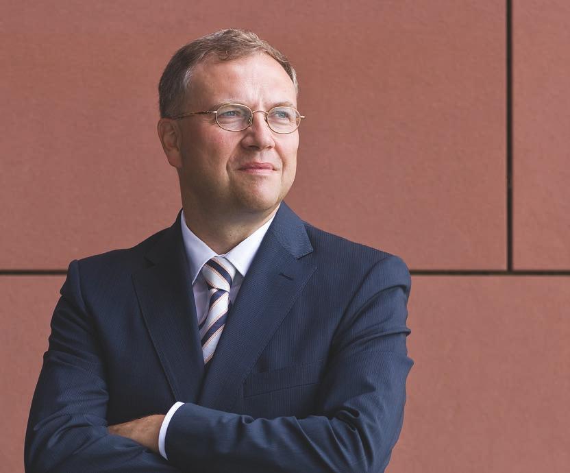 O nas Alexander Wiegand, Właścieciel firmy WIKA 2 Jako działający globalnie biznes rodzinny, zatrudniający ponad 9300 wysoko wykwalifikowanych pracowników, grupa firm WIKA jest światowym liderem w